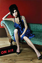 Amy Winehouse, pagan 50.000 euros por el vestido que lucía en la portada de Back To Black