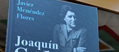 Joaquín Sabina. Perdonen la tristeza, libro con tercera edición, obra de Javier Menéndez Flores
