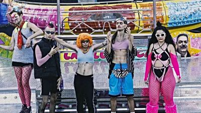 Las Marikarmen, banda queer de Barcelona, anuncian el disco Nos Pegan