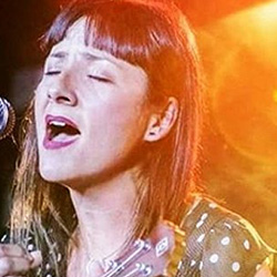 Ela Vin, cantautora de Valencia, lanza el disco Tlazohcamati