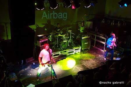 Airbag + Los Nikis, crónica de concierto