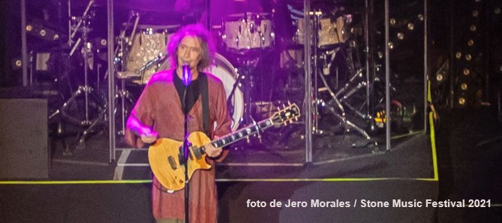 Robe y los temas de Extremoduro cantados en su concierto del Stone Music Festival, Mérida